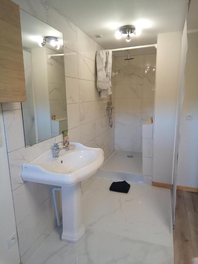 Logement De Charme Coinches Zewnętrze zdjęcie